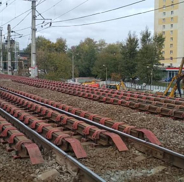 Установлены страховочные рельсовые пакеты длиной 75 м